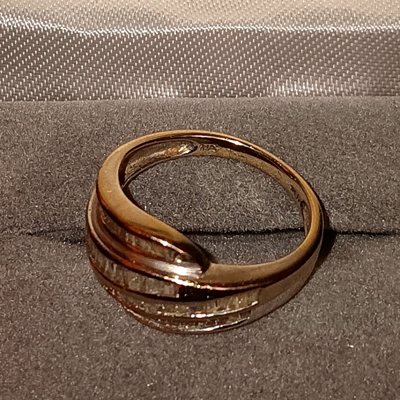 14K Ladies Ring - Picture 1 of 4